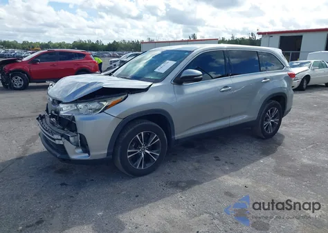 2019 Toyota Highlander Le z USA, uszkodzony, nr VIN 5TDZZRFHXKS309361